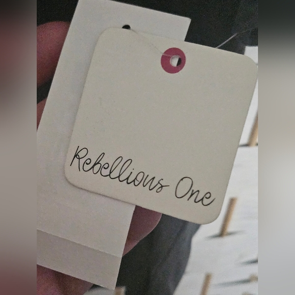 Rebellious One Dark Gray Graphic Red Roses 🌹 Cropped T-Shirt-Sz-S - Picture 7 of 10